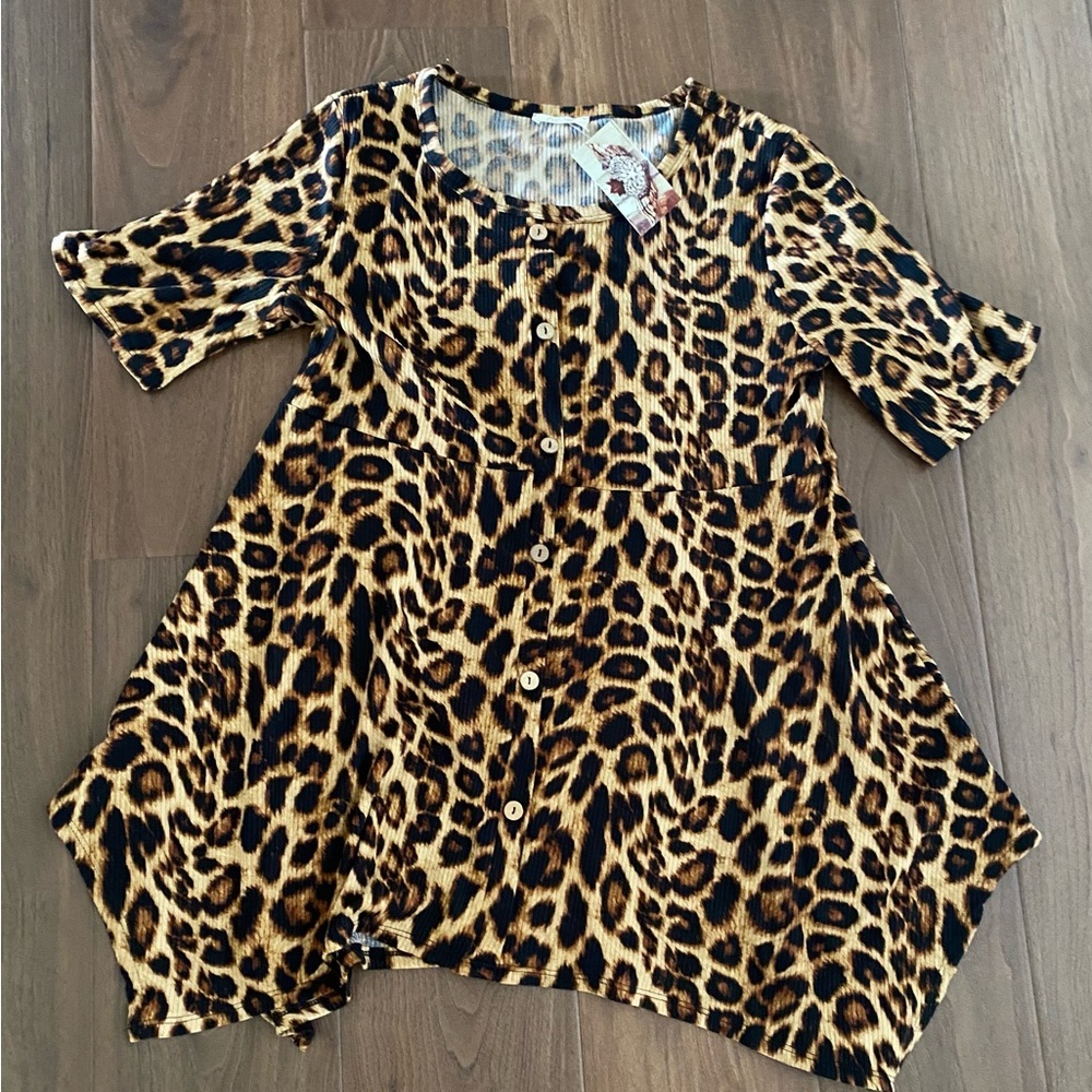 NWT women’s oddi Leopard Print Button-Up Tunic size 1XL